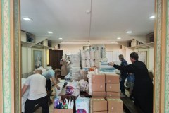 Волонтеры организовали передачу гуманитарной помощи жителям Мариуполя