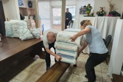 Волонтеры организовали передачу гуманитарной помощи жителям Мариуполя