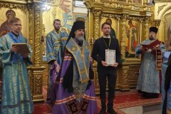 Преосвященнейший епископ Герман наградил активных участников приходских волонтерских объединений