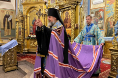 Преосвященнейший епископ Герман наградил активных участников приходских волонтерских объединений